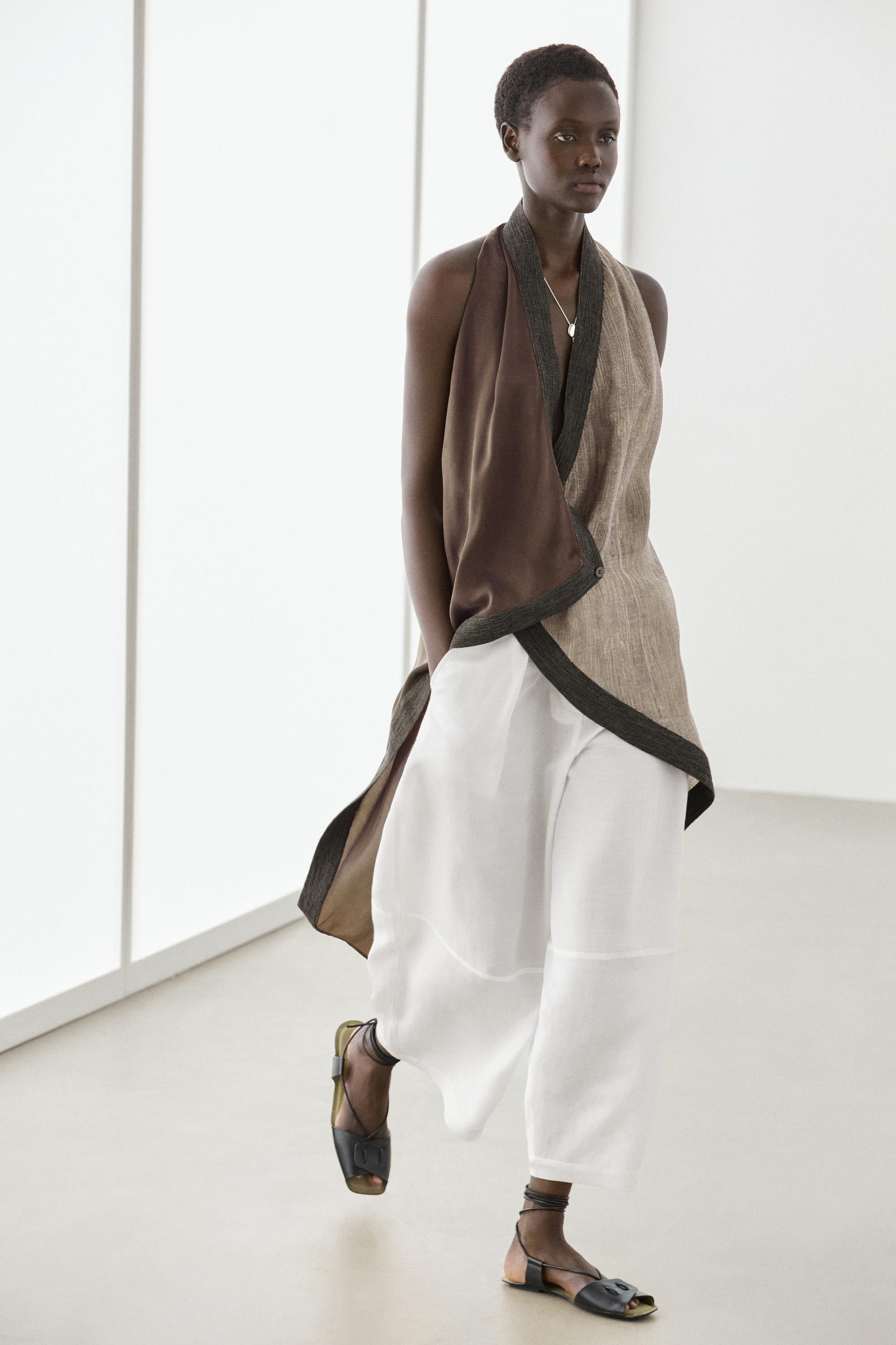 Flowing wrap top with mixed