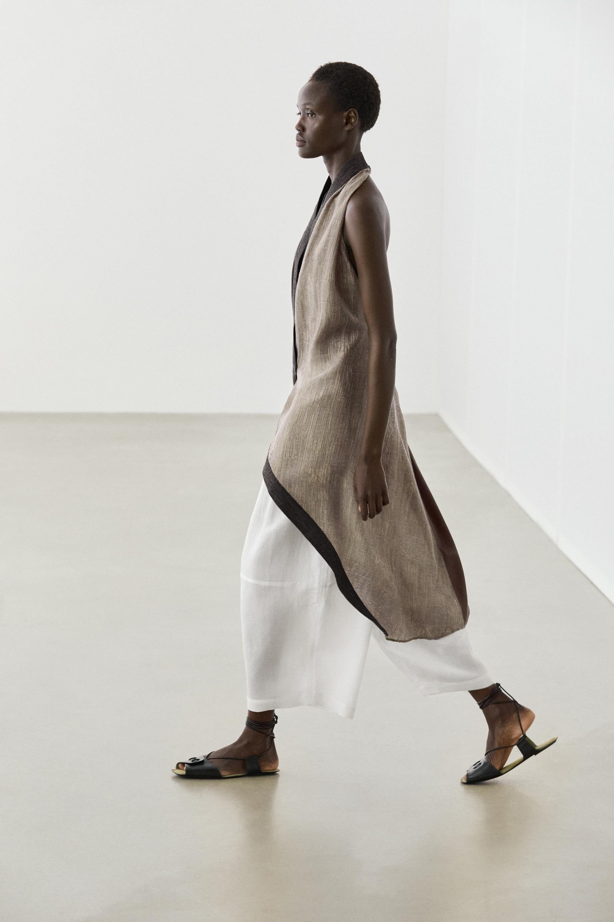 Flowing wrap top with mixed